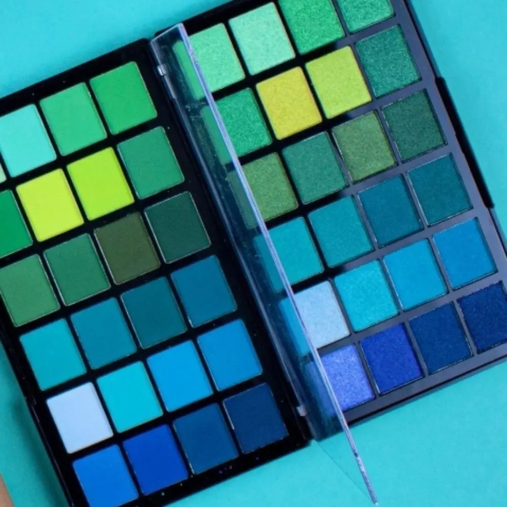 Revolution‎ Beauty Colour Book CB05 Shadow Palette